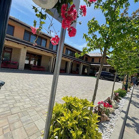 Bed and Breakfast Voeroes Alom Panzio Тисакечке Экстерьер фото